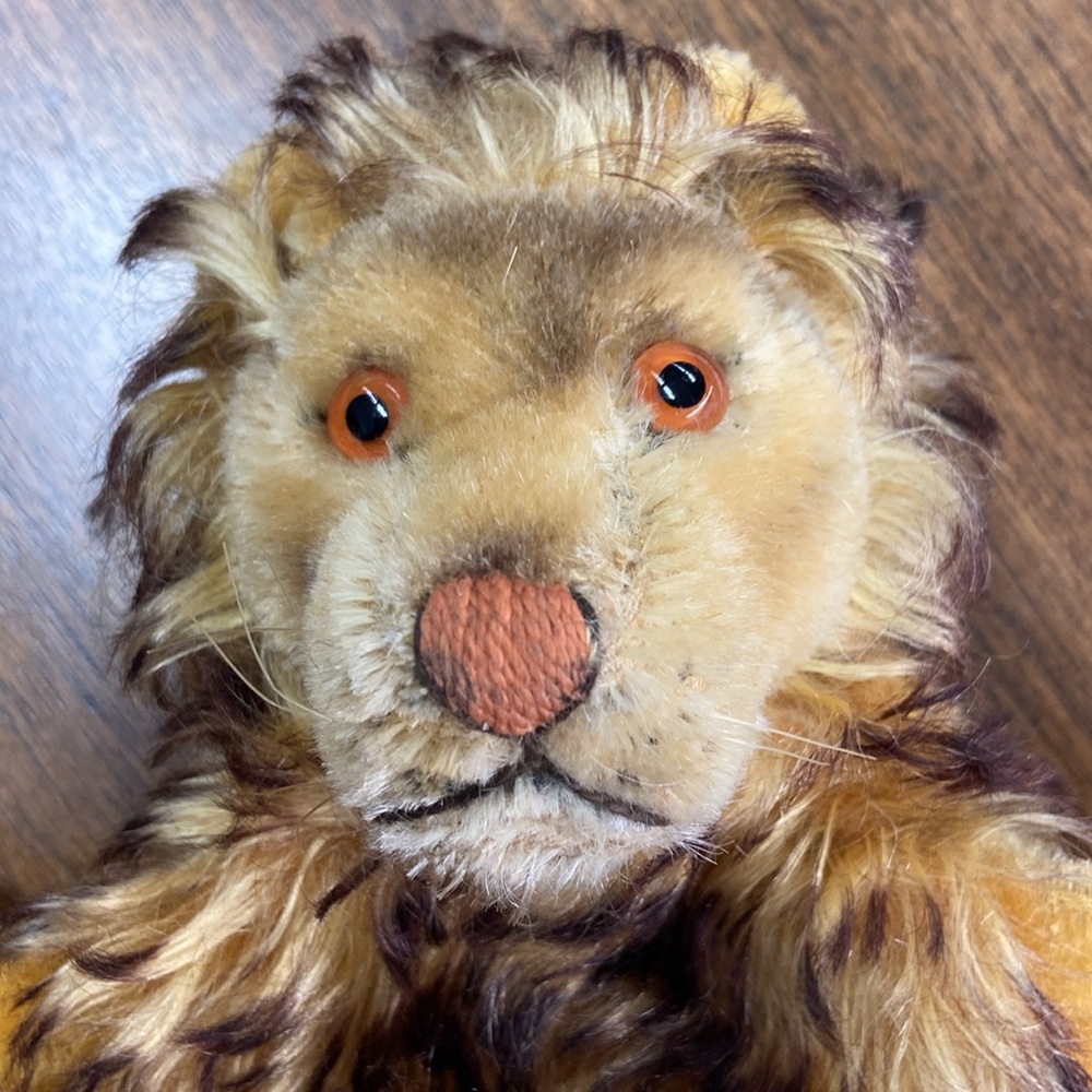 Steiff Leo Lion Hand Puppet - Picture 3 of 5